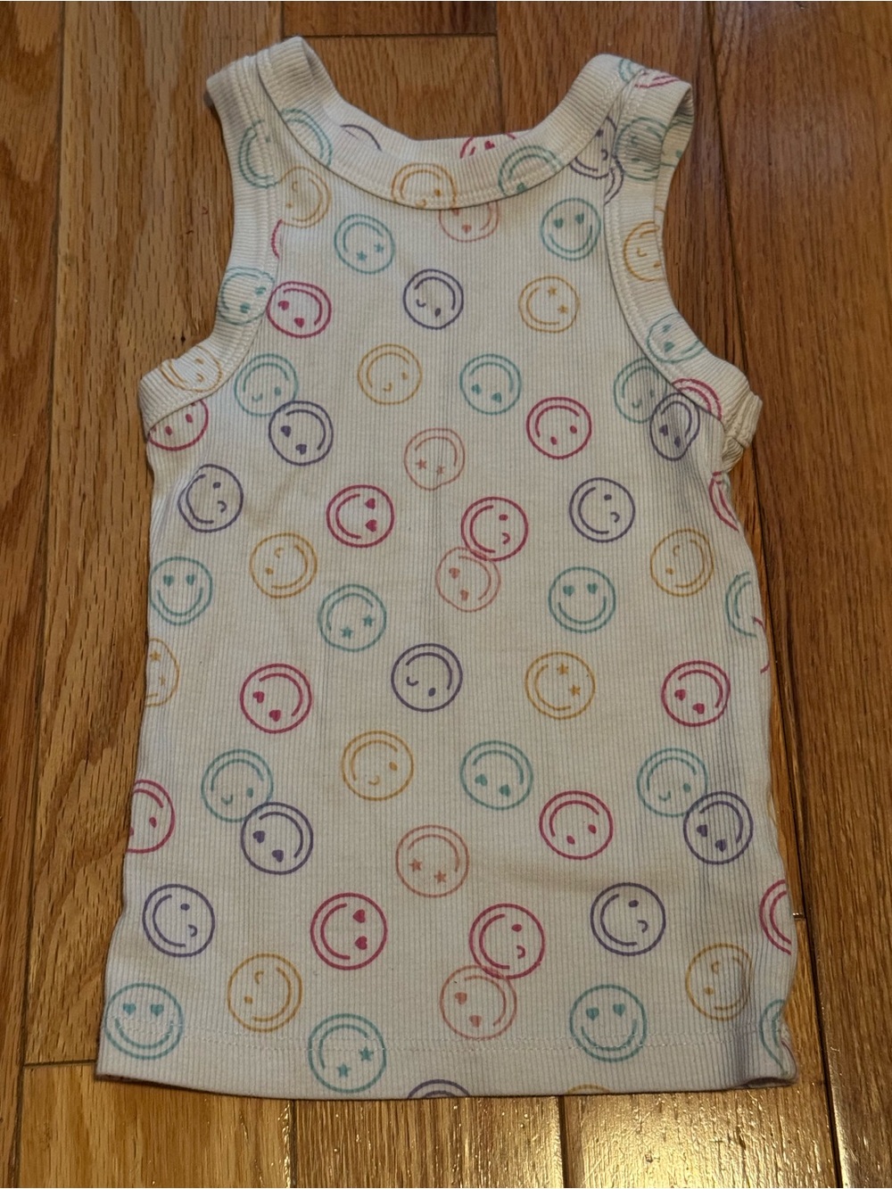 8 tank tops - Picture 5 of 9